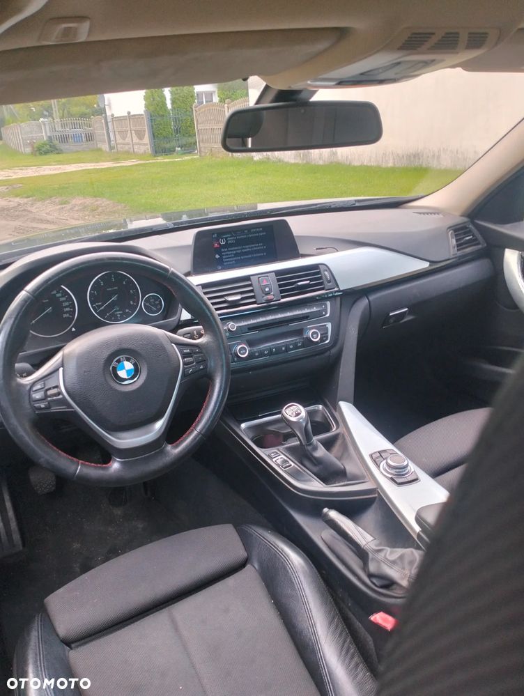 BMW Seria 3 318d xDrive Sport Line - 13