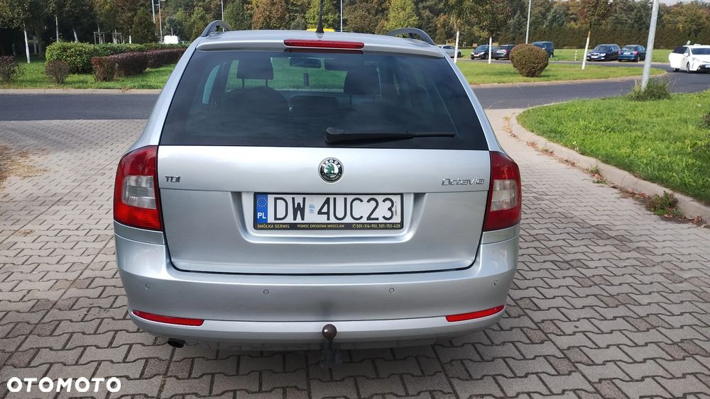 Skoda Octavia 2012 photo 2