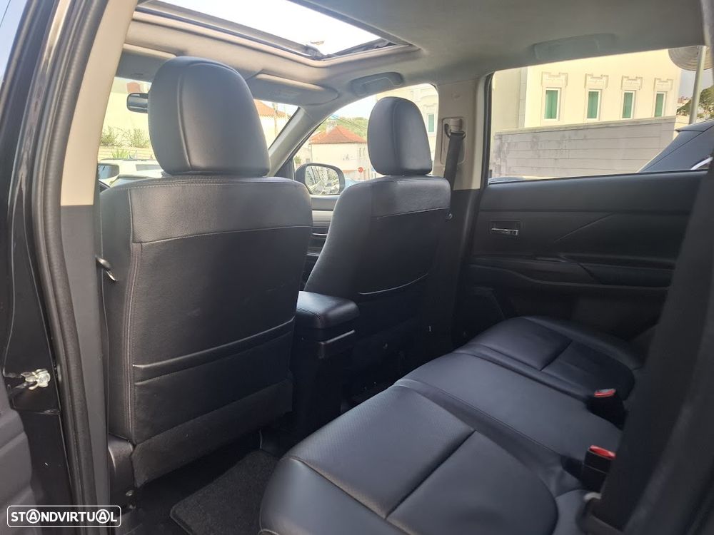 Mitsubishi Outlander - 32