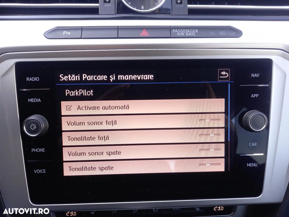 Volkswagen Passat 2.0 TDI SCR DSG Comfortline - 23