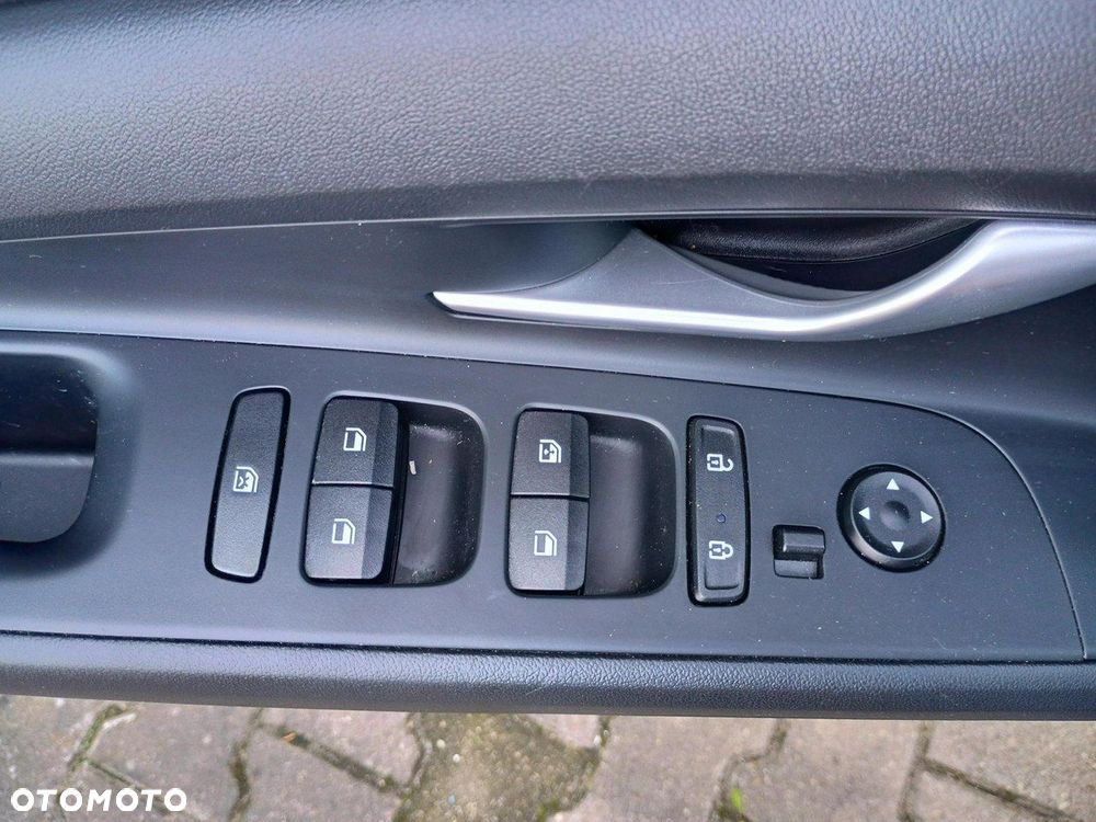 Hyundai Elantra - 25