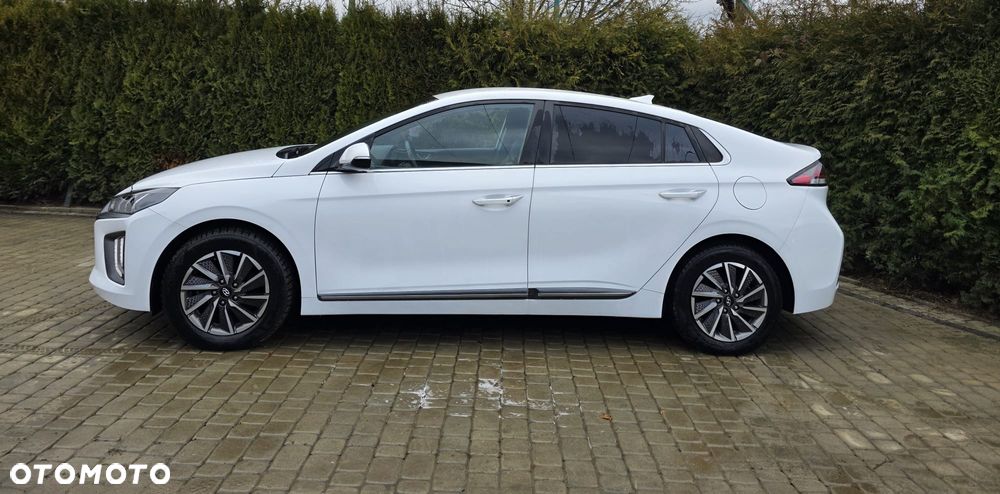 Hyundai IONIQ - 3