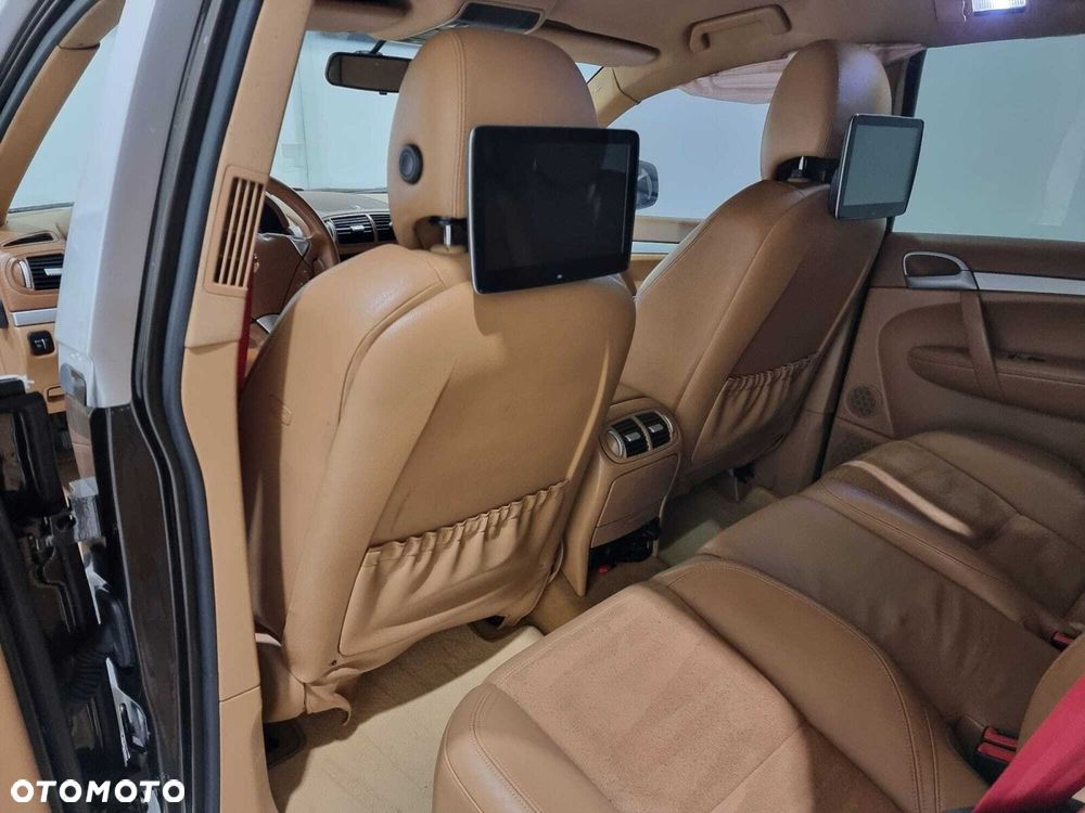 Porsche Cayenne - 21