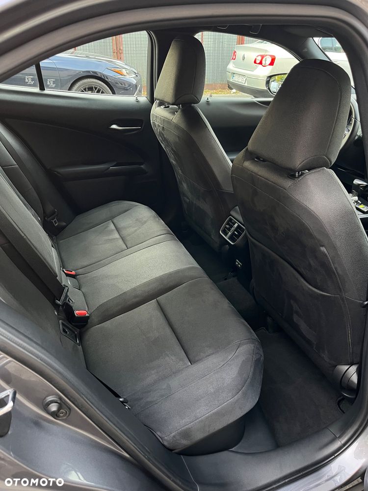 Lexus UX - 10