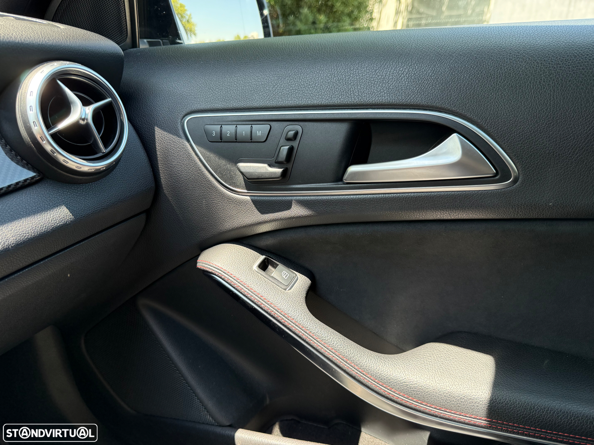 Mercedes-Benz GLA 220 d 4Matic 7G-DCT AMG Line - 14