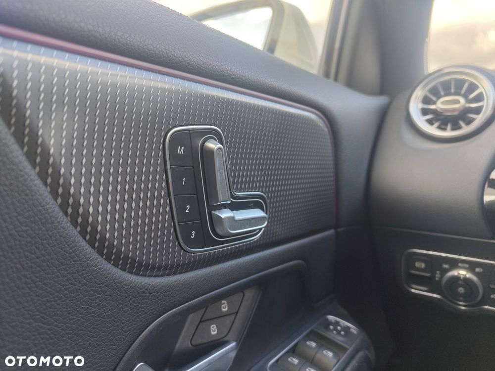 Mercedes-Benz GLA 250 8G-DCT - 23