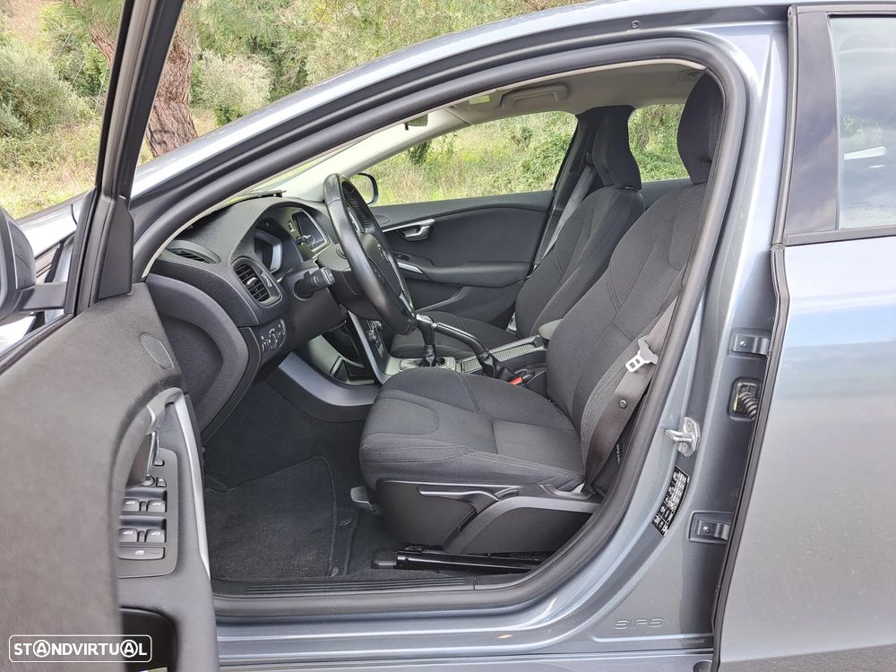 Volvo V40 D2 Kinetic - 16