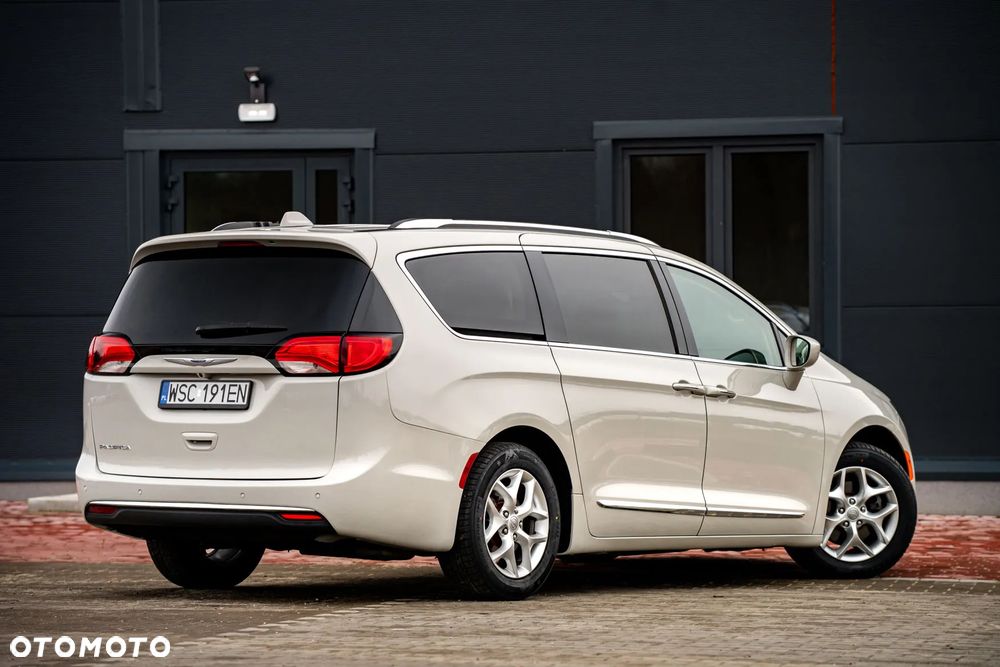 Chrysler Pacifica - 7