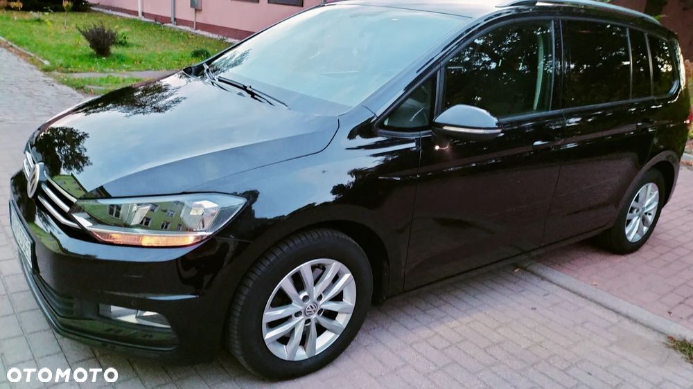 Volkswagen Touran - 1