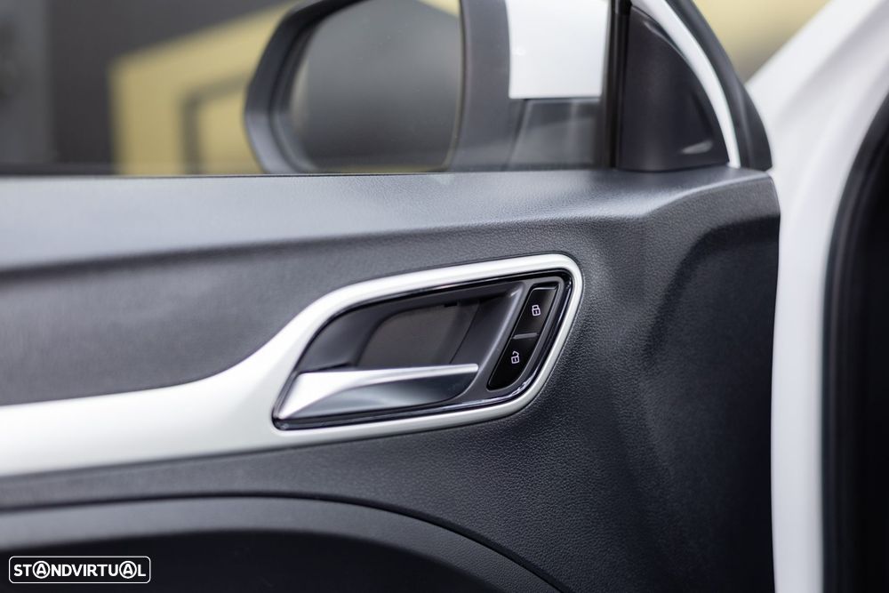 MG ZS EV 44.5 kWh Luxury - 36