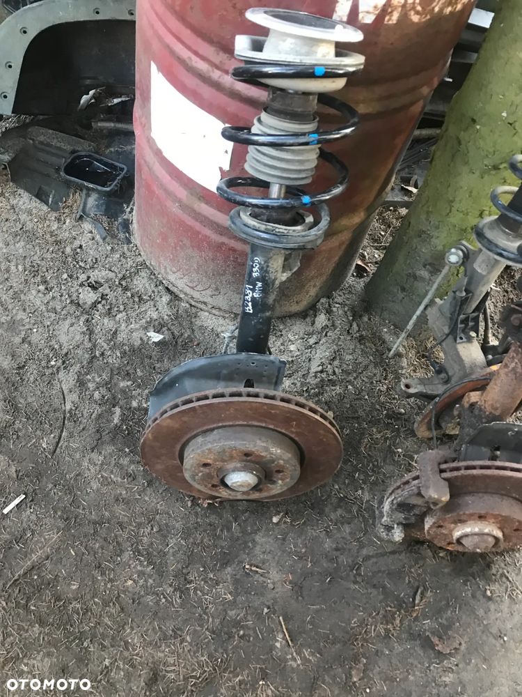 ZWTORNICA MCPHERSON LEWY BMW E46 3.0 - 1