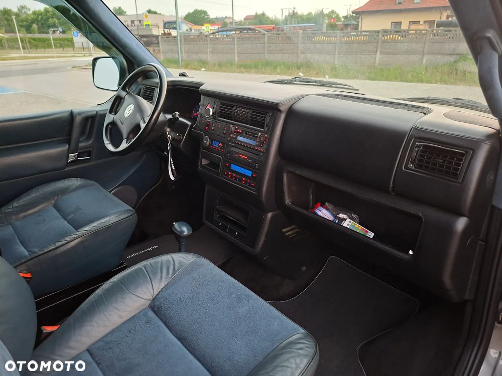 Volkswagen Caravelle - 19