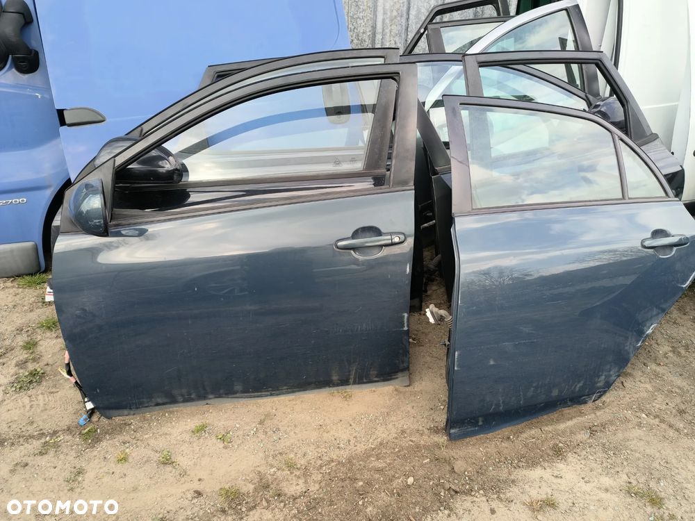 TOYOTA COROLLA E15 sedan drzwi lewe tył tylne kompletnie 8T8 - 2