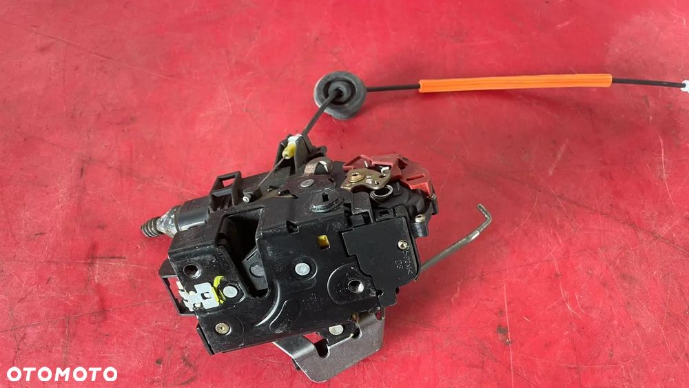 ZAMEK DRZWI PRAWY TYŁ AUDI A4 B7 - 5