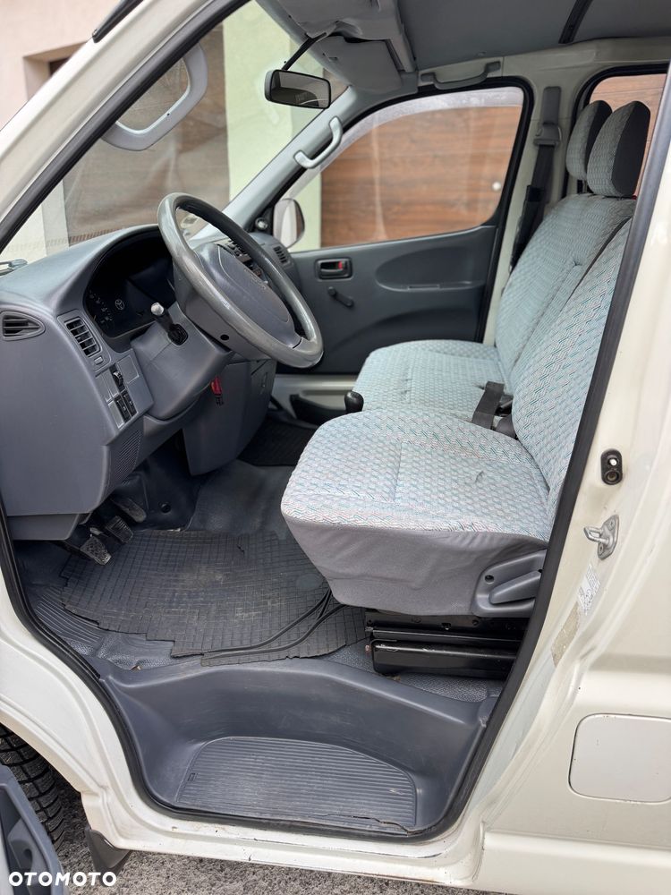 Toyota Hiace Standard - 17