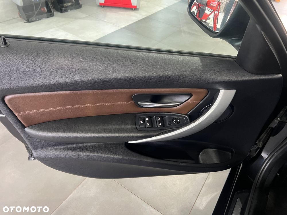 BMW Seria 3 320d Luxury Line - 13