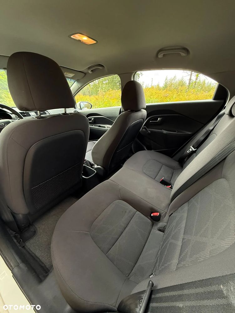 Kia Rio - 10
