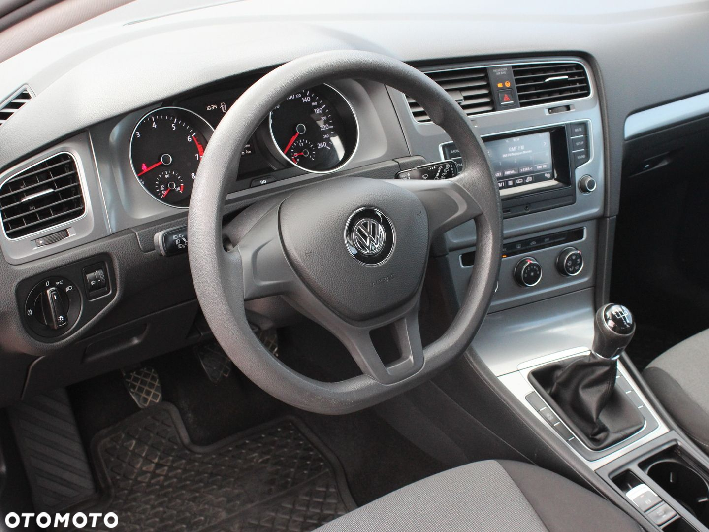 Volkswagen Golf - 2