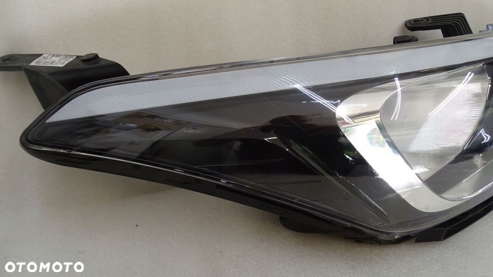 HYUNDAI I20 II - lampa przednia prawa - 2