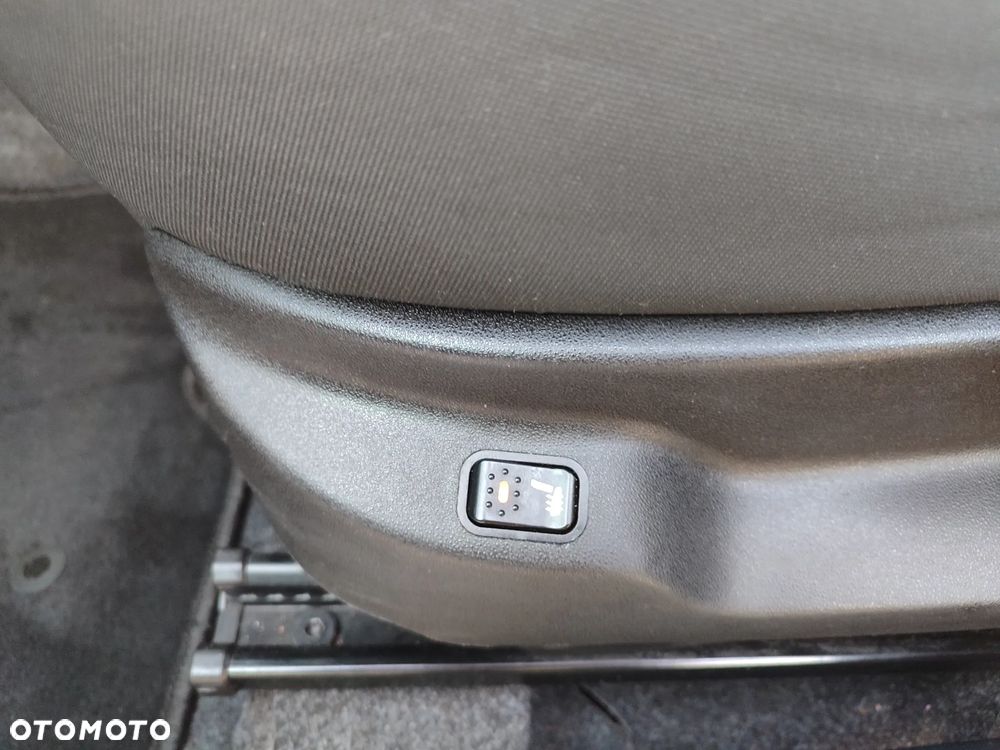 Opel Combo 1.6 CDTI Cosmo Eu6 - 23