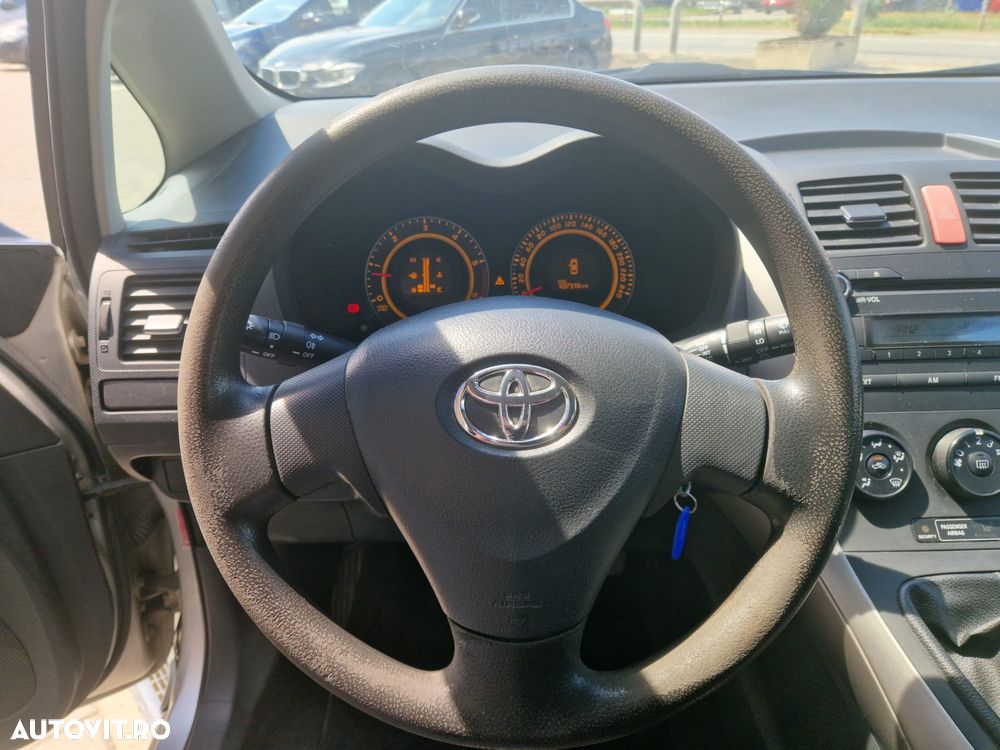 Toyota Auris 1.4 D-4D Luna Plus - 12