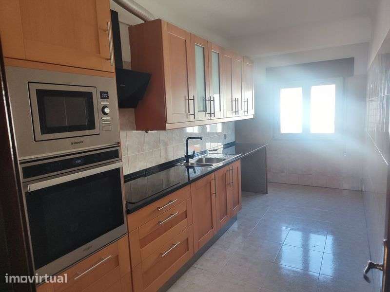 T2 com 84 m², Varanda e Ar Condicionado | Quinta do Conde - Grande imagem: 2/12