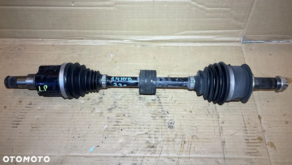 Półoś lewy przód Suzuki SX4 S-Cross 1.4 TB Hyb 2022r OE - 2