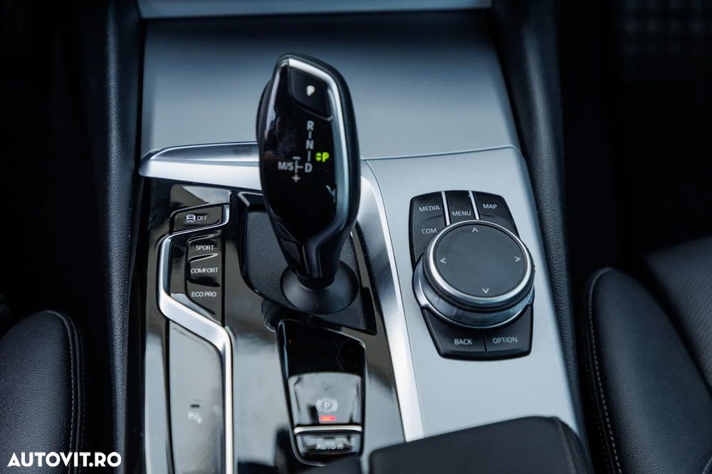 BMW Seria 5 530d AT MHEV - 25