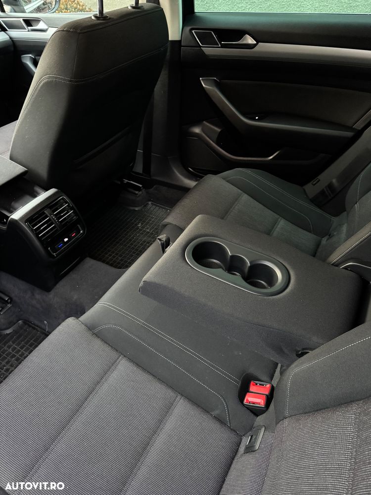 Volkswagen Passat - 11