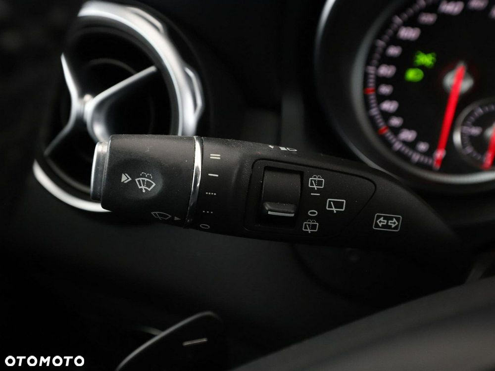 Mercedes-Benz GLA 200 7G-DCT Style - 33