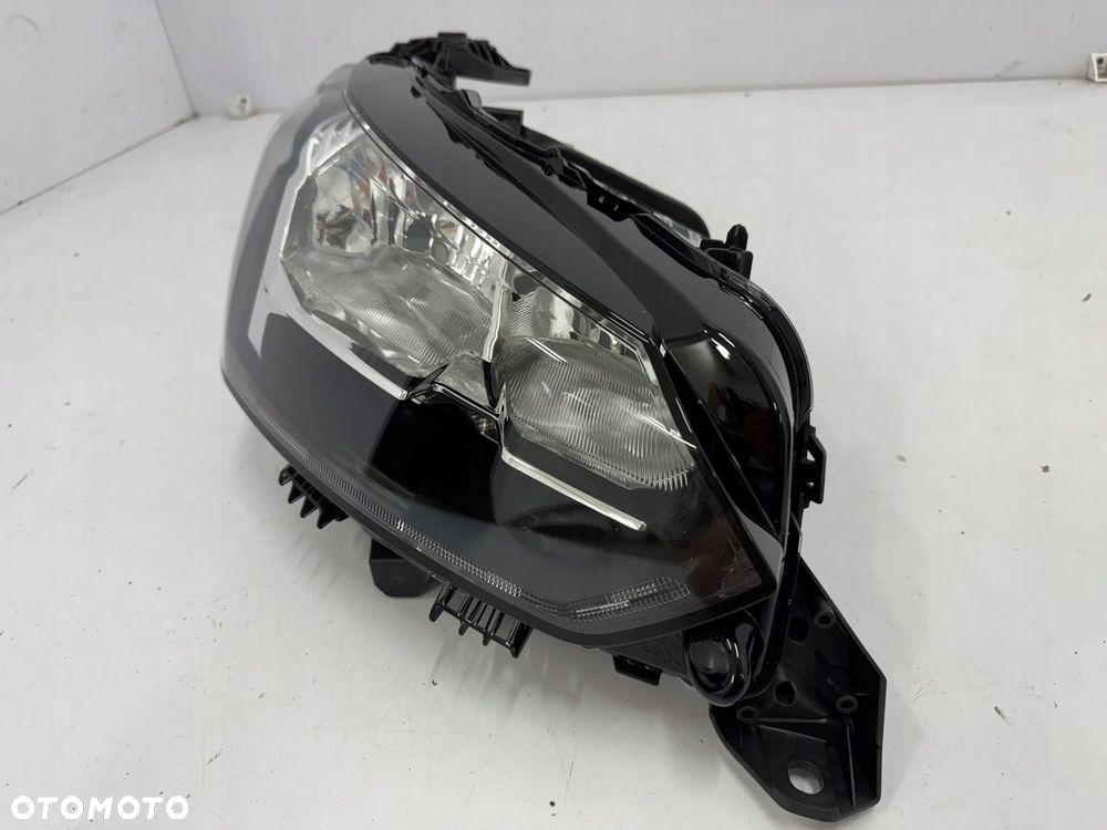 Lampa Prawa Peugeot 208 II 19-22 Zwykła H7 73282040 9823193880 - 2