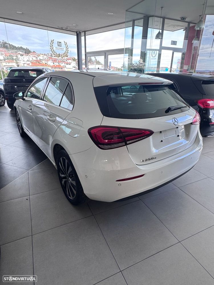 Mercedes-Benz A 250 e 8G-DCT Style - 4