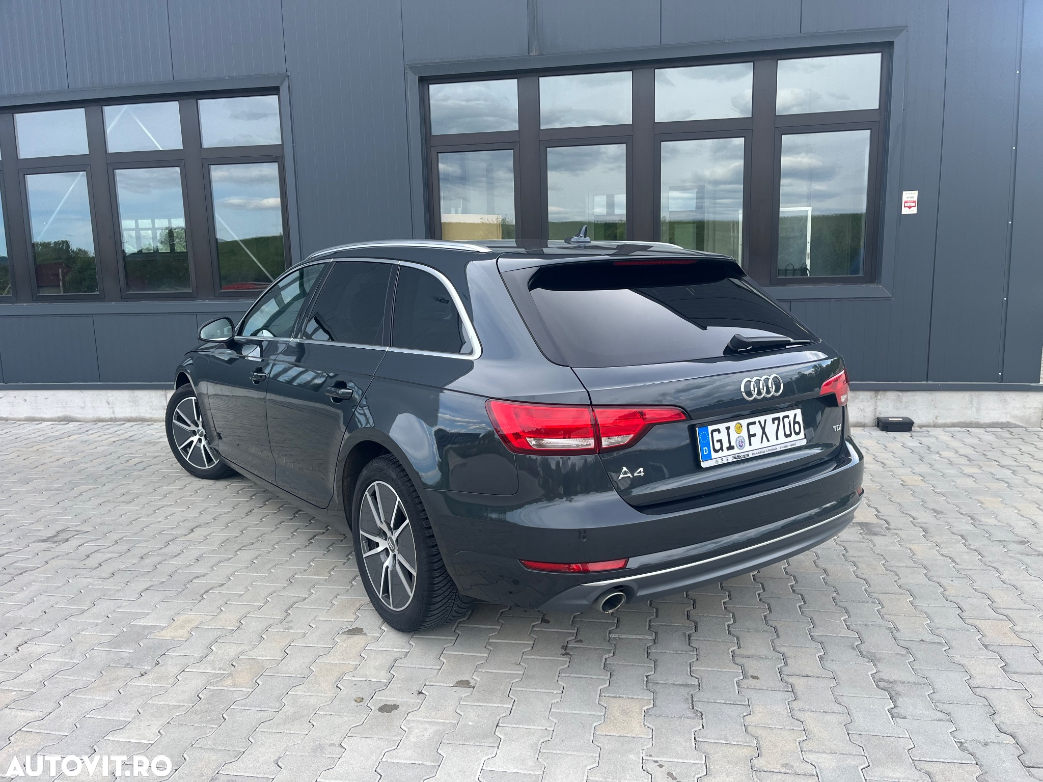 Audi A4 Avant 2.0 TDI Design - 33