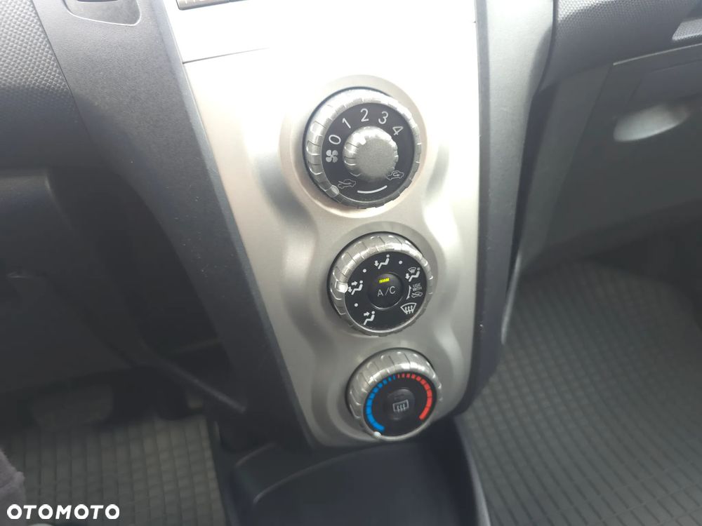 Toyota Yaris 1.3 Sol MM - 26