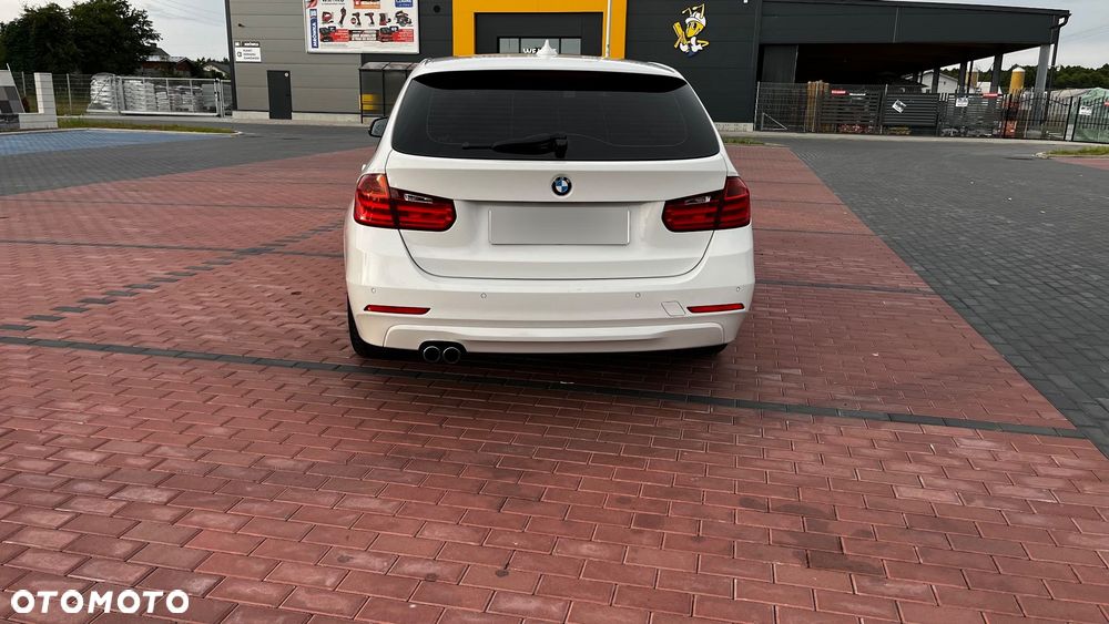 BMW Seria 3 325d - 32