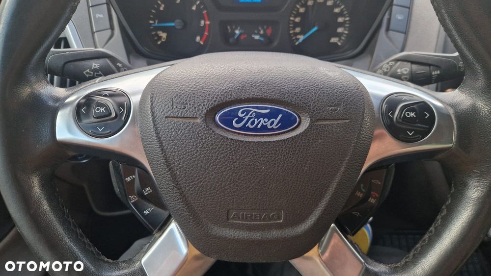 Ford Tourneo Custom - 26