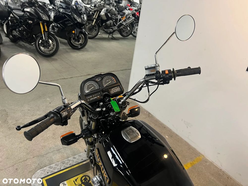 Suzuki GSX - 32