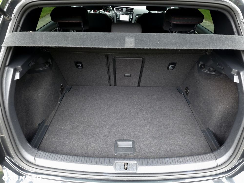 Volkswagen Golf - 36