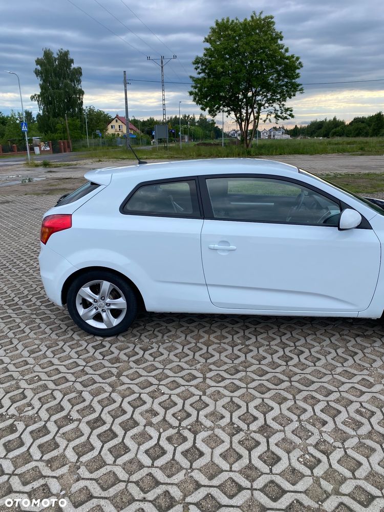 Kia Ceed - 11