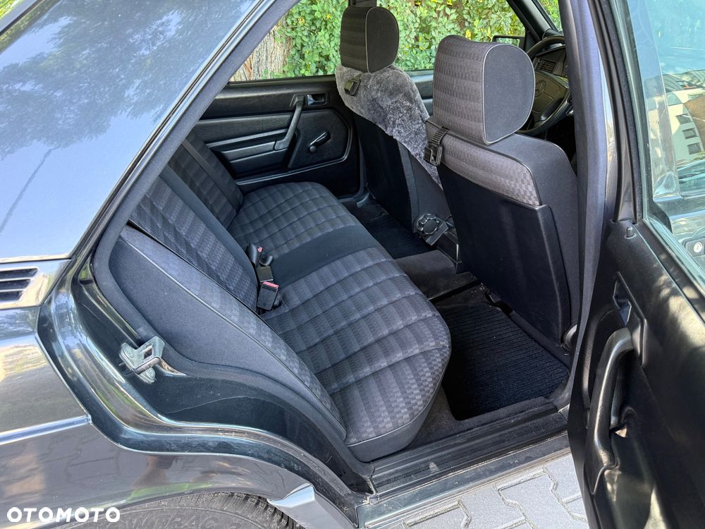 Mercedes-Benz W201 (190) - 8