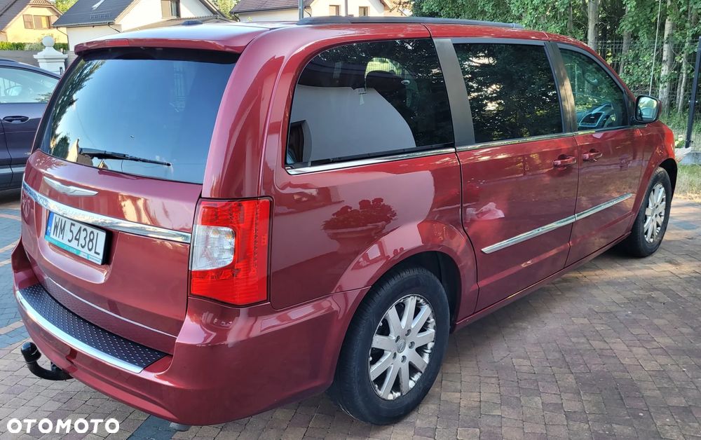 Chrysler Town & Country - 16