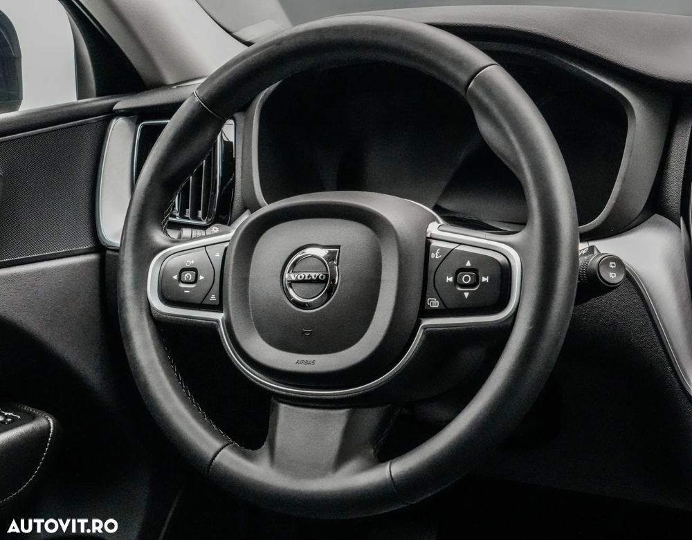 Volvo XC 60 B4 MHEV AWD Momentum Pro - 18