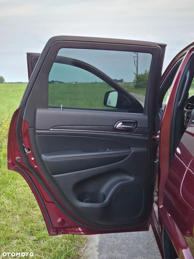 Jeep Grand Cherokee - 25