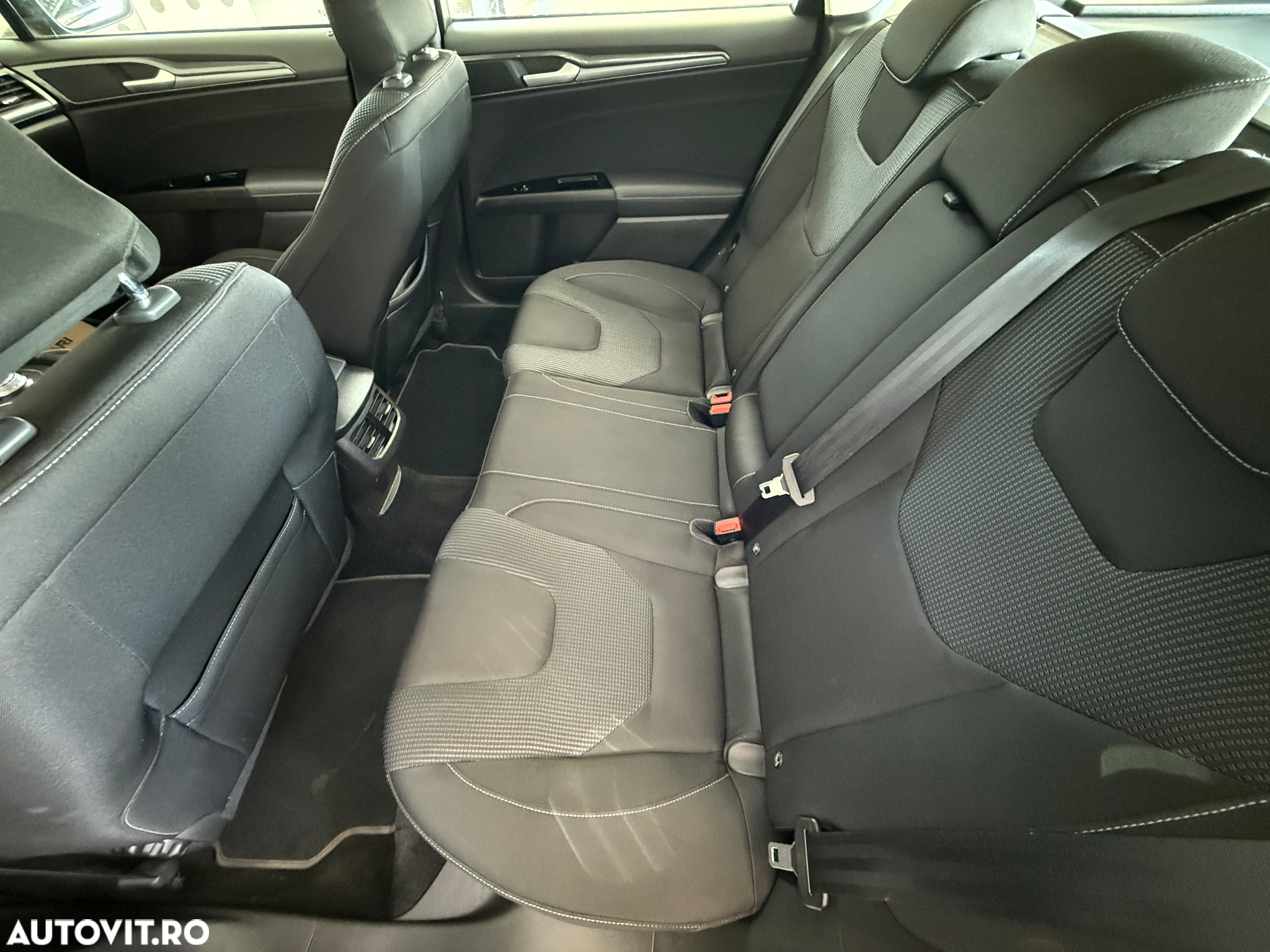 Ford Mondeo 2.0 TDCi Powershift Titanium - 23