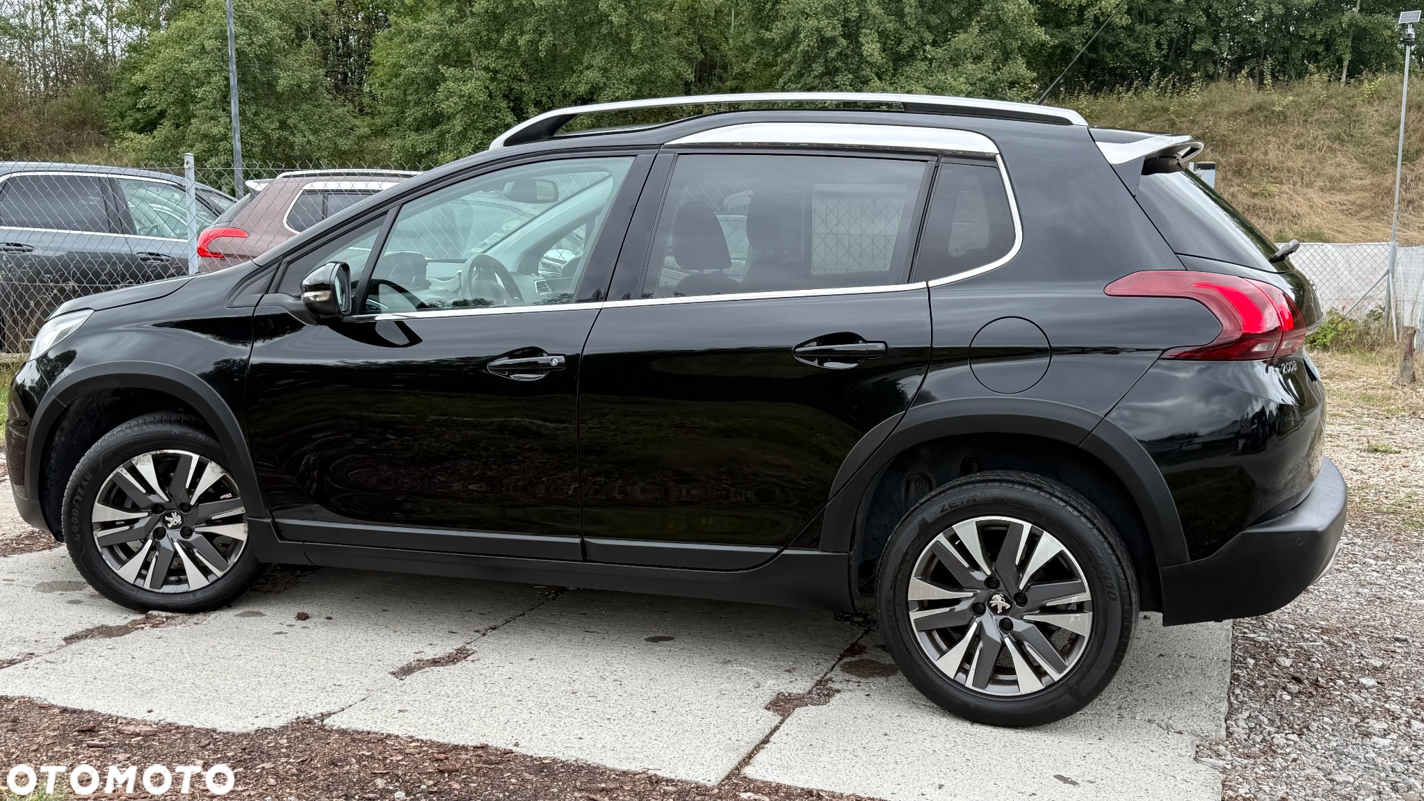 Peugeot 2008 1.6 BlueHDi Allure - 12