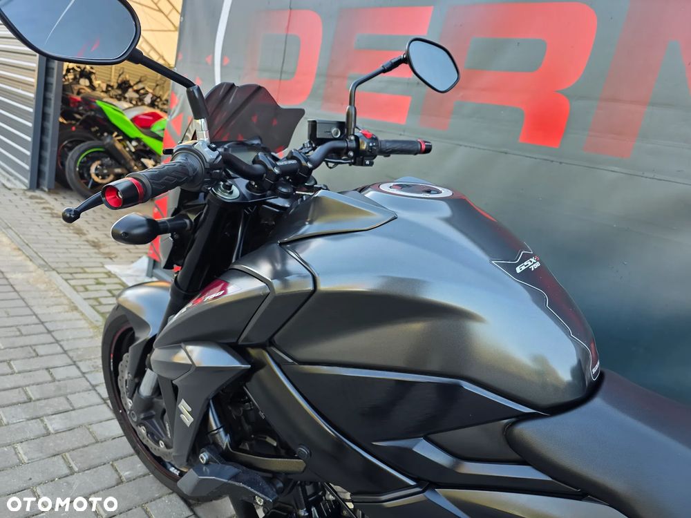 Suzuki GSX - 10