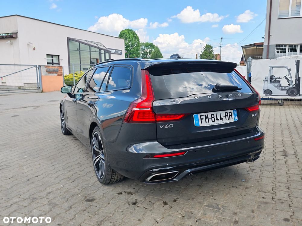 Volvo V60 T8 AWD Plug-In Hybrid R-Design - 11
