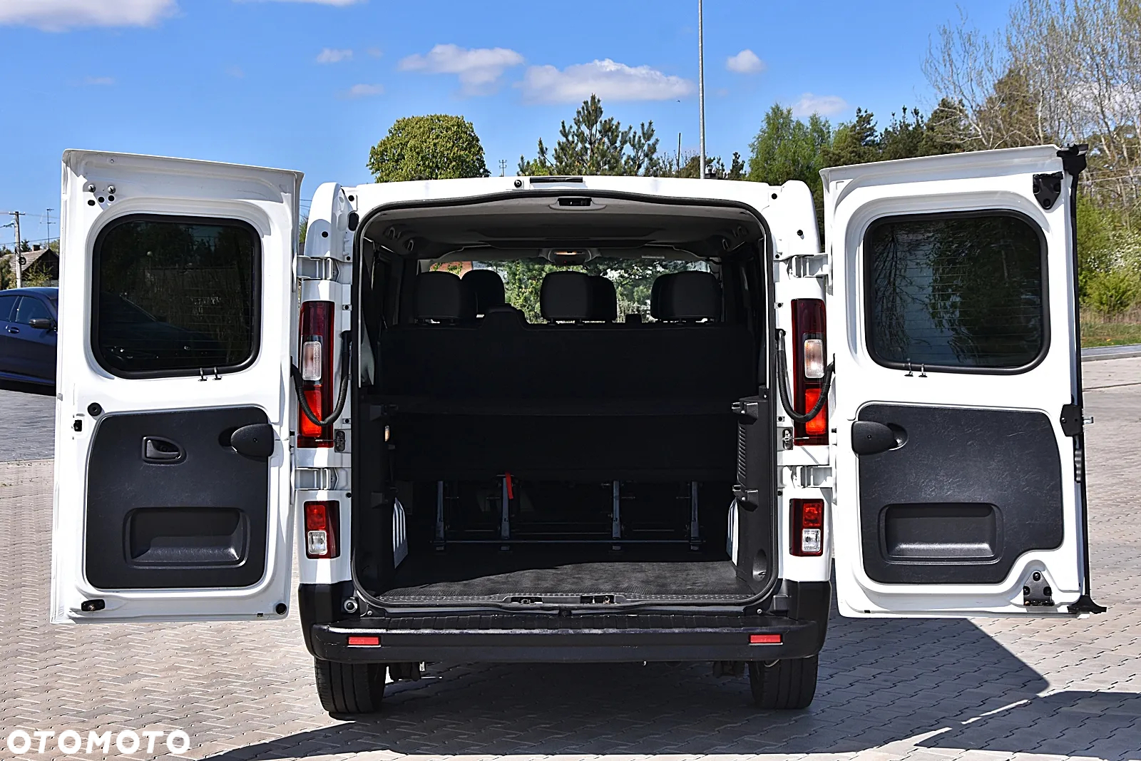 Nissan NV300 - 29