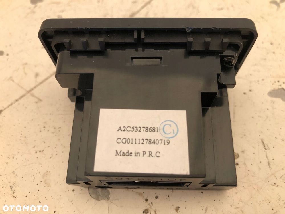 JAGUAR XK GNIAZDO USB 7W83 19C166 AB - 3