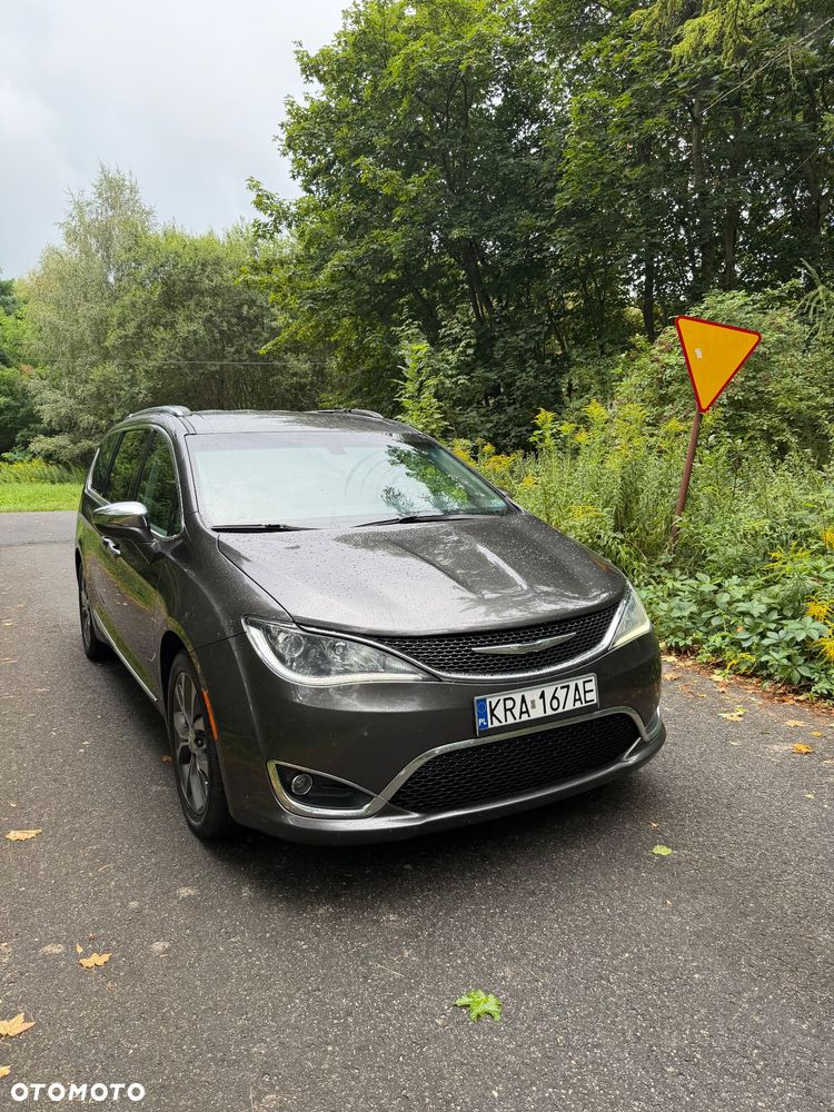 Chrysler Pacifica - 4